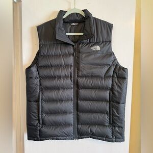 The North Face XL Men’s 550 Black Puffer Vest